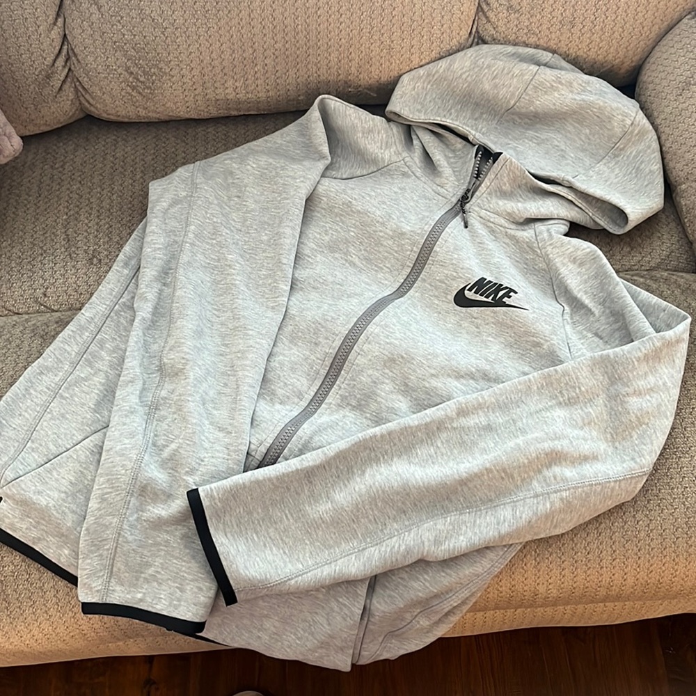 Great condition jacket/sweatshirt. Lightweight but warm